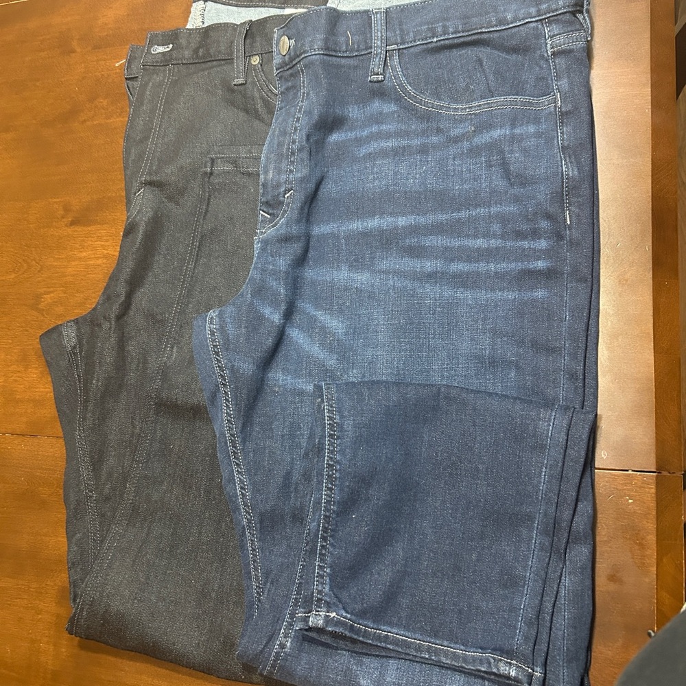 Men's Banana Republic Tapered Traveler Jeans in Dark Blue Denim and Blue Denim